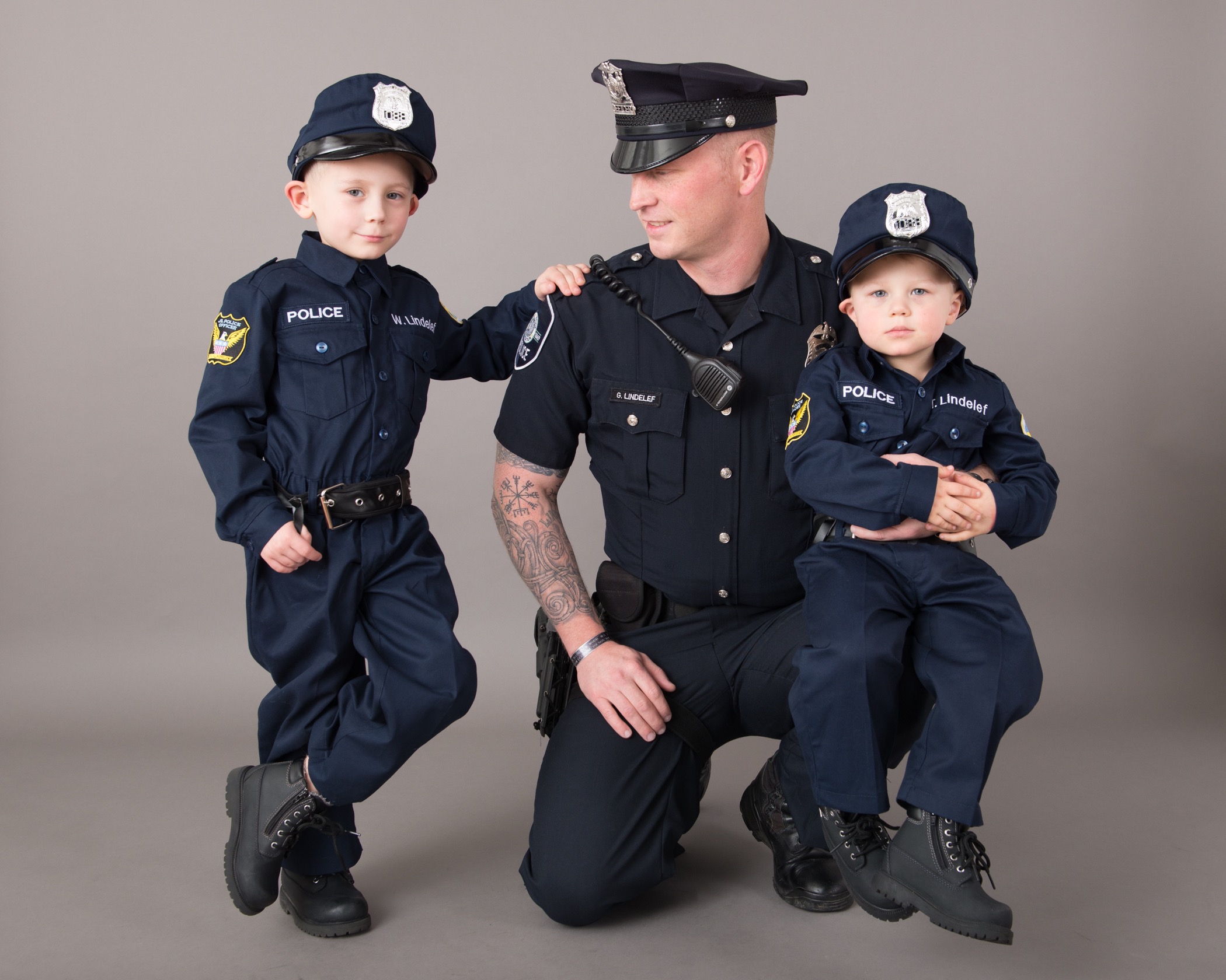 Dress Up America Police Officer Costume for Girls - Small